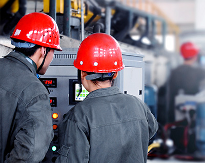 優明科工人調試設備